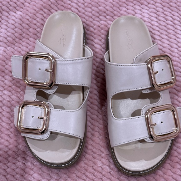Universal Thread Cream Sandals with Gold Buckles - Picture 6 of 6